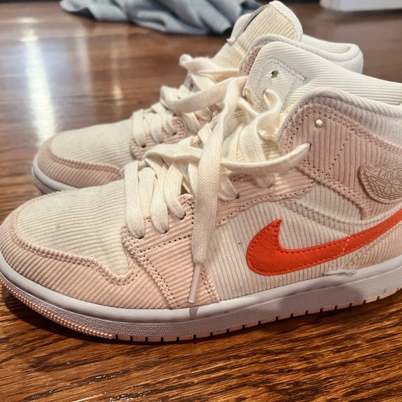 Womens Jordan’s size 6.5 - Picture 4 of 8